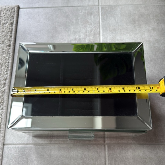 Tahari 2-Drawer, See-Thru Top, 24 Rings, 3 Top Compartment, Mirrored Jewelry Box - Picture 13 of 16